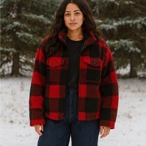 American Eagle Faux Sherpa Buffalo Plaid Jacket, New with out Tags, Oversized